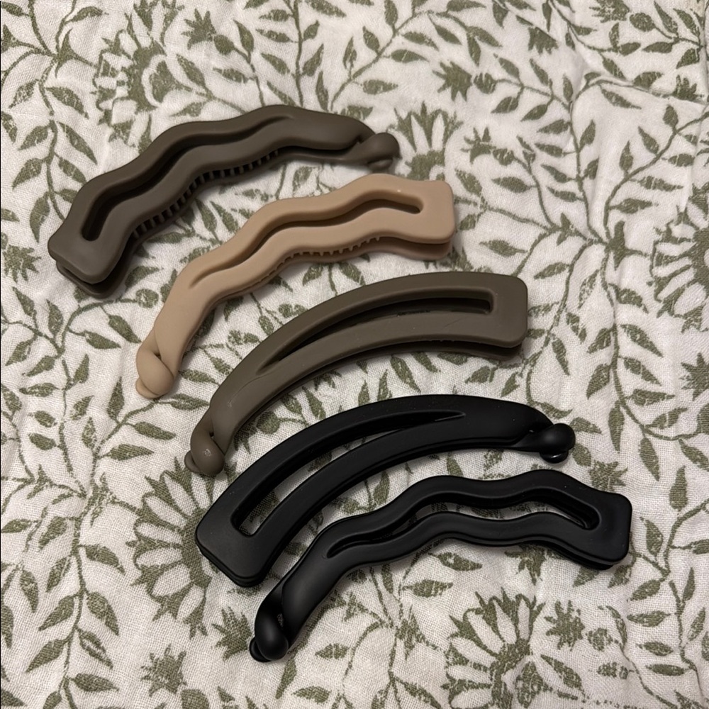 Set of 5 Banana Hair Clips in Neutral Tones